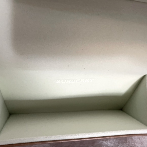 Burberry Women’s Luxury BE4316 Willow Gradient Sunglass - Picture 12 of 12